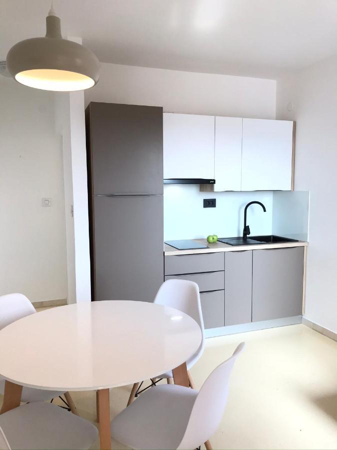 Apartments Renata Pinezići Екстериор снимка
