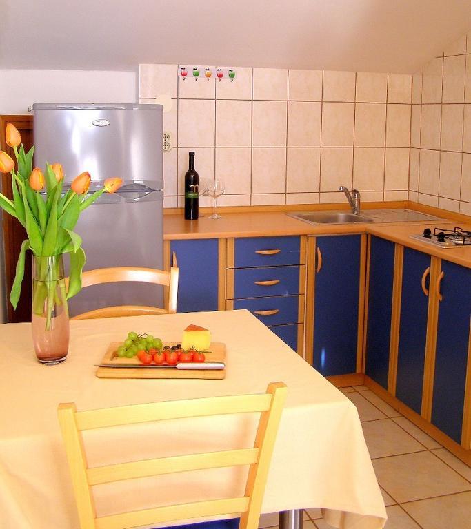Apartments Renata Pinezići Стая снимка