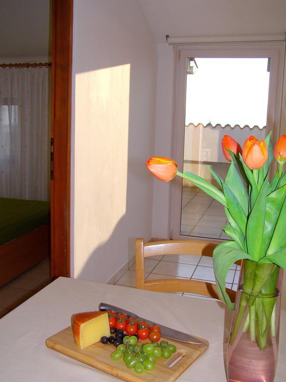 Apartments Renata Pinezići Стая снимка