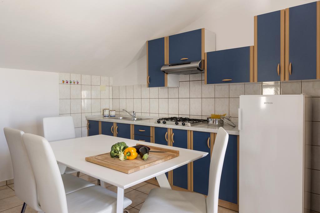 Apartments Renata Pinezići Екстериор снимка