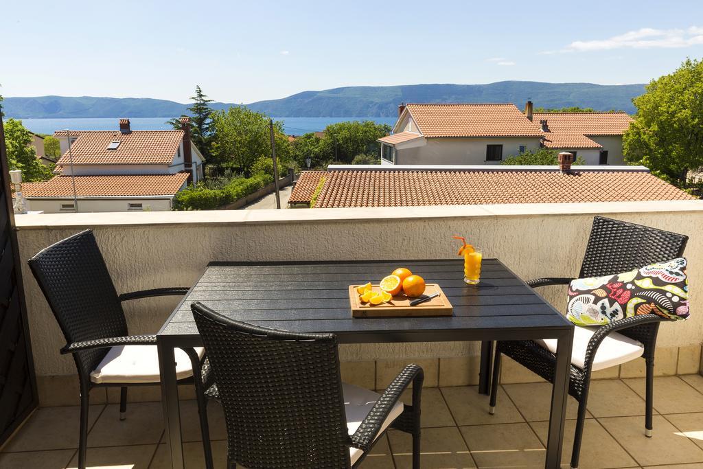 Apartments Renata Pinezići Екстериор снимка