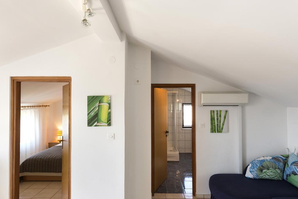 Apartments Renata Pinezići Екстериор снимка